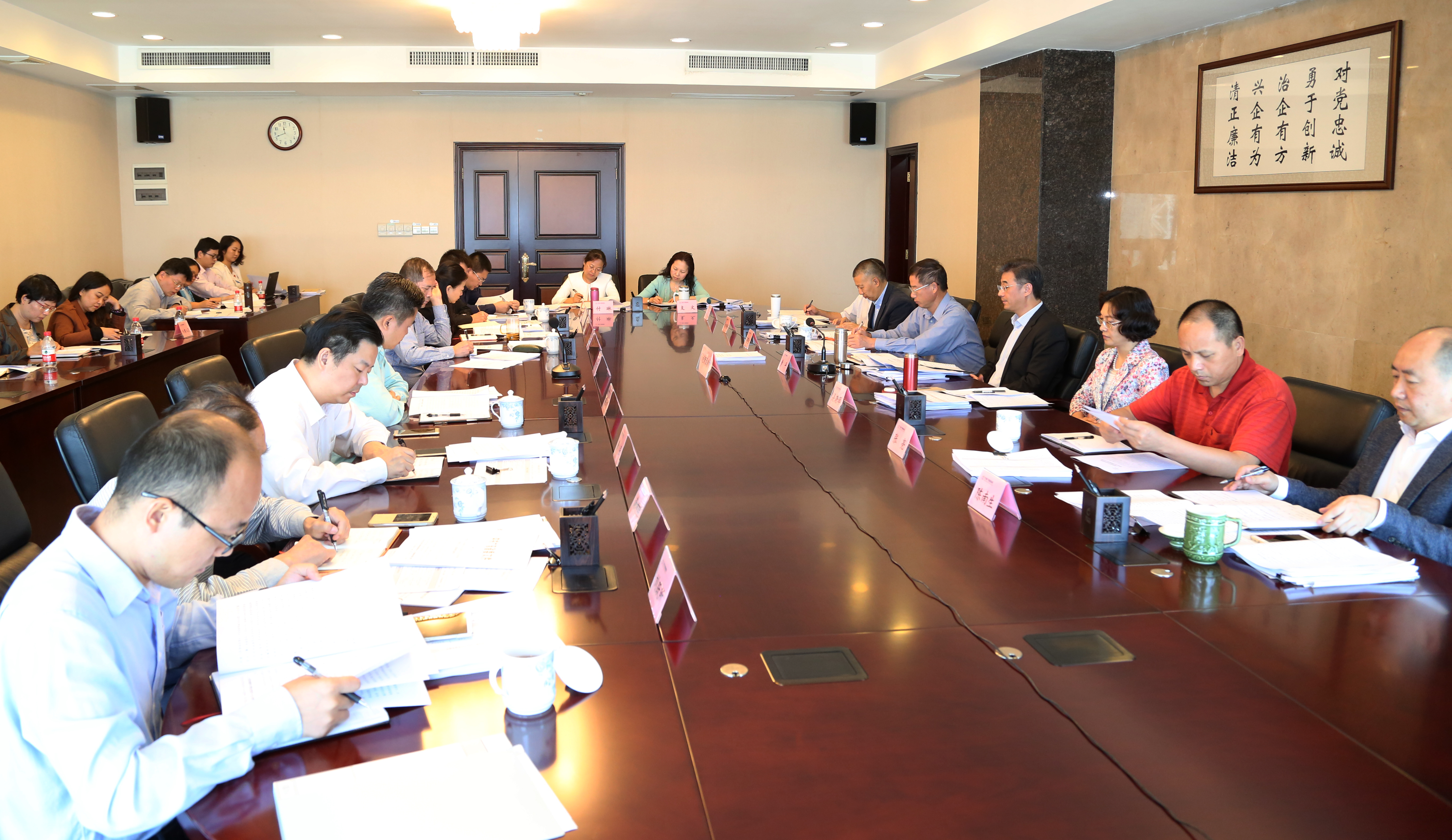 广新控股集团召开专题党委(扩大)会传达学习贯彻党的十九大精神 广新控股集团召开专题党委(扩大)会传达学习贯彻党的十九大精神
