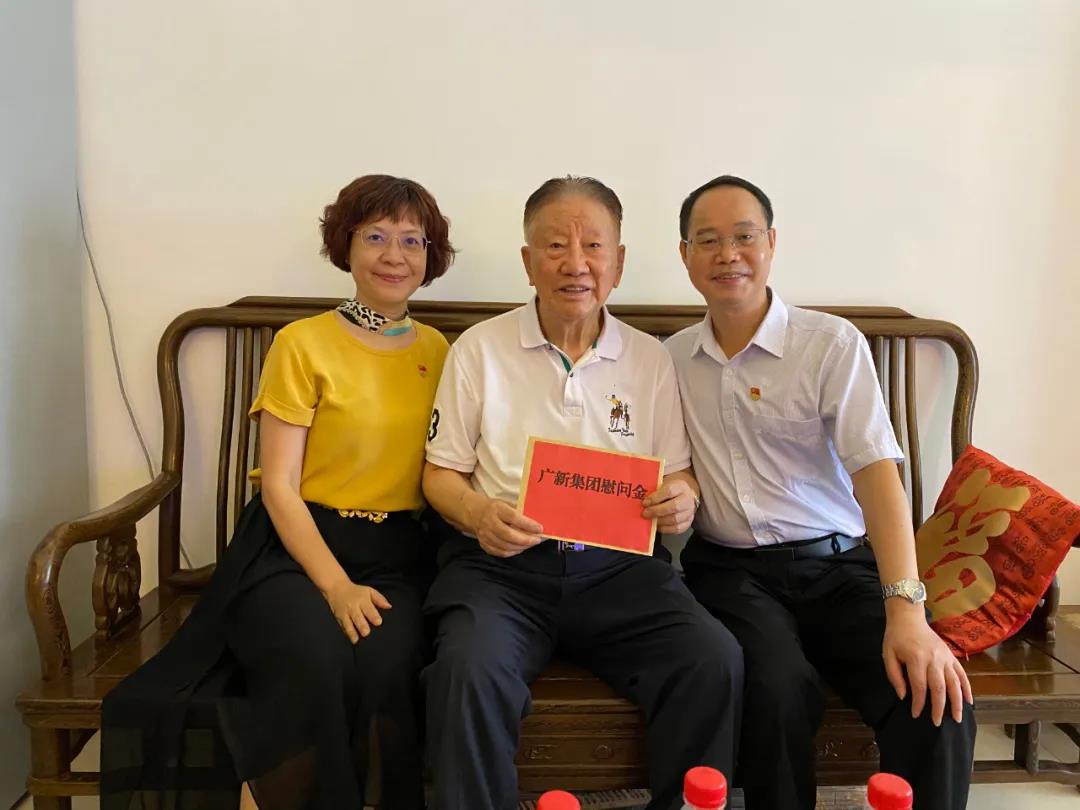 集团党委组织开展“七一”走访慰问活动 集团党委组织开展“七一”走访慰问活动