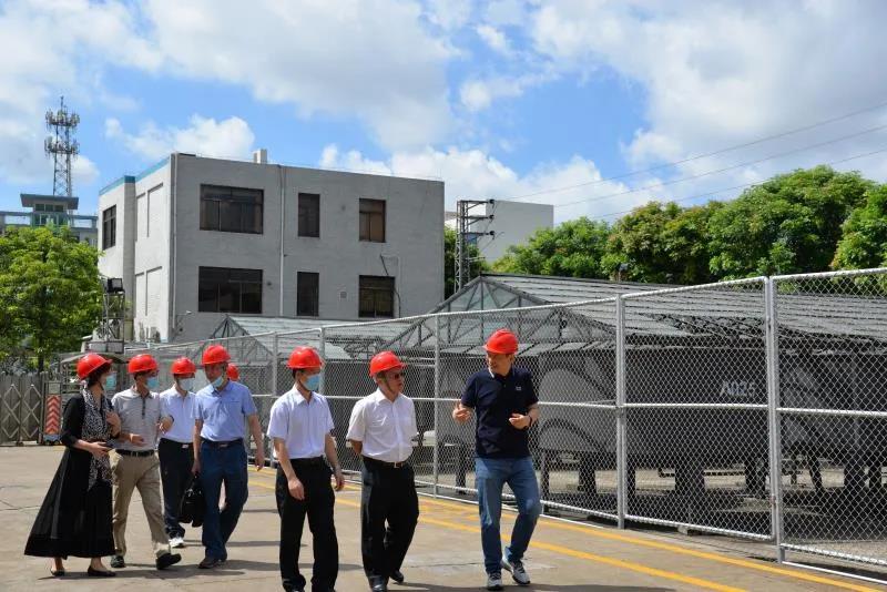 省总工会领导到广新集团所属珠江桥公司开展送清凉活动 省总工会领导到广新集团所属珠江桥公司开展送清凉活动