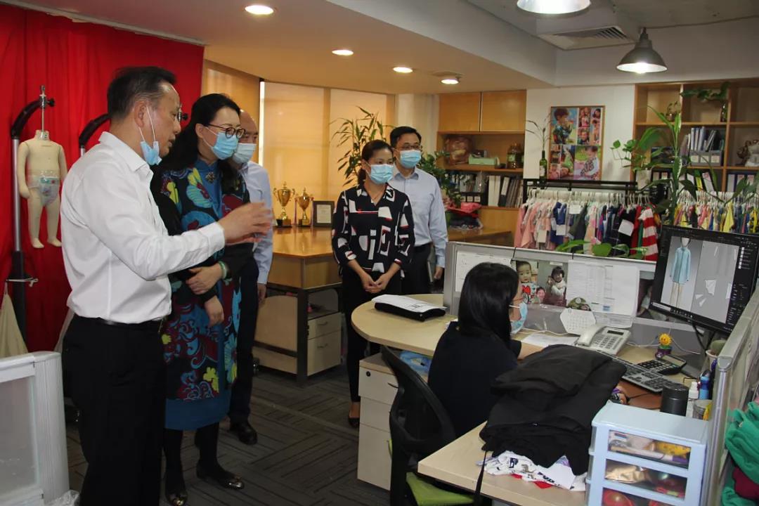 集团党委书记、董事长白涛带队到纺织股份调研广交会开展情况 集团党委书记、董事长白涛带队到纺织股份调研广交会开展情况