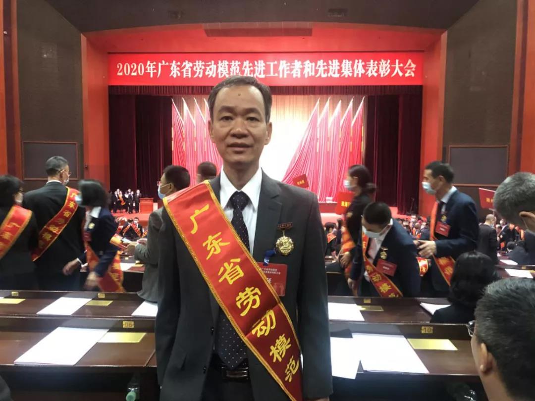 佛塑科技华韩公司李伟佳荣获“广东省劳动模范”称号 佛塑科技华韩公司李伟佳荣获“广东省劳动模范”称号