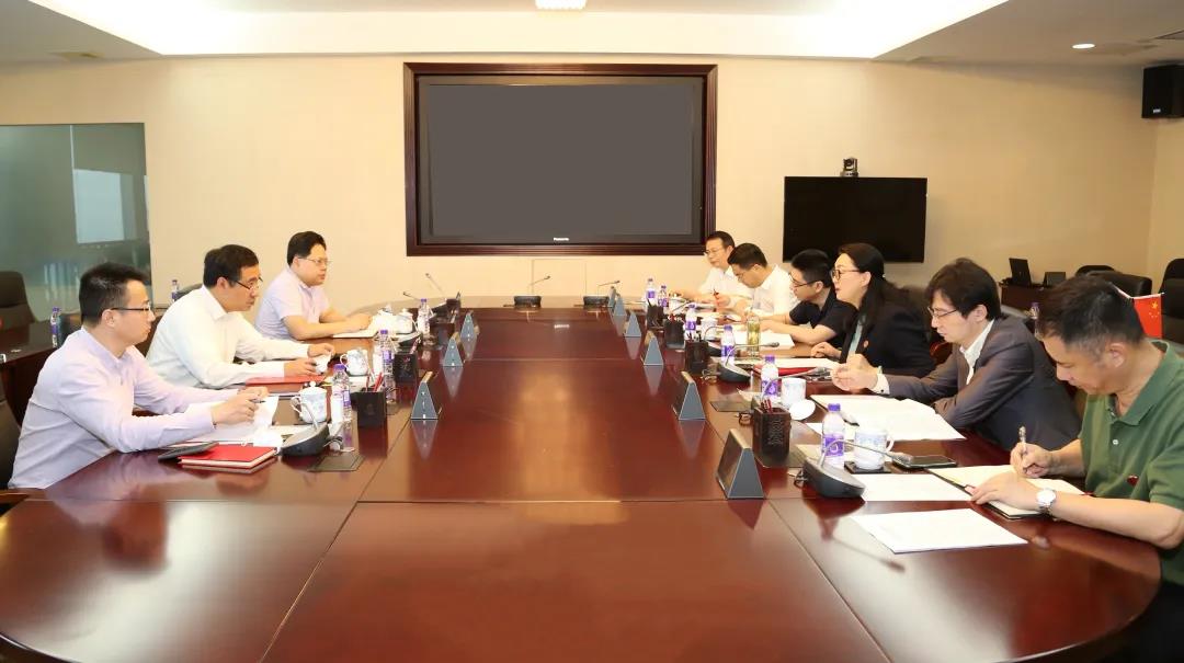 省地方金融监管局局长于海平一行莅临集团调研 省地方金融监管局局长于海平一行莅临集团调研